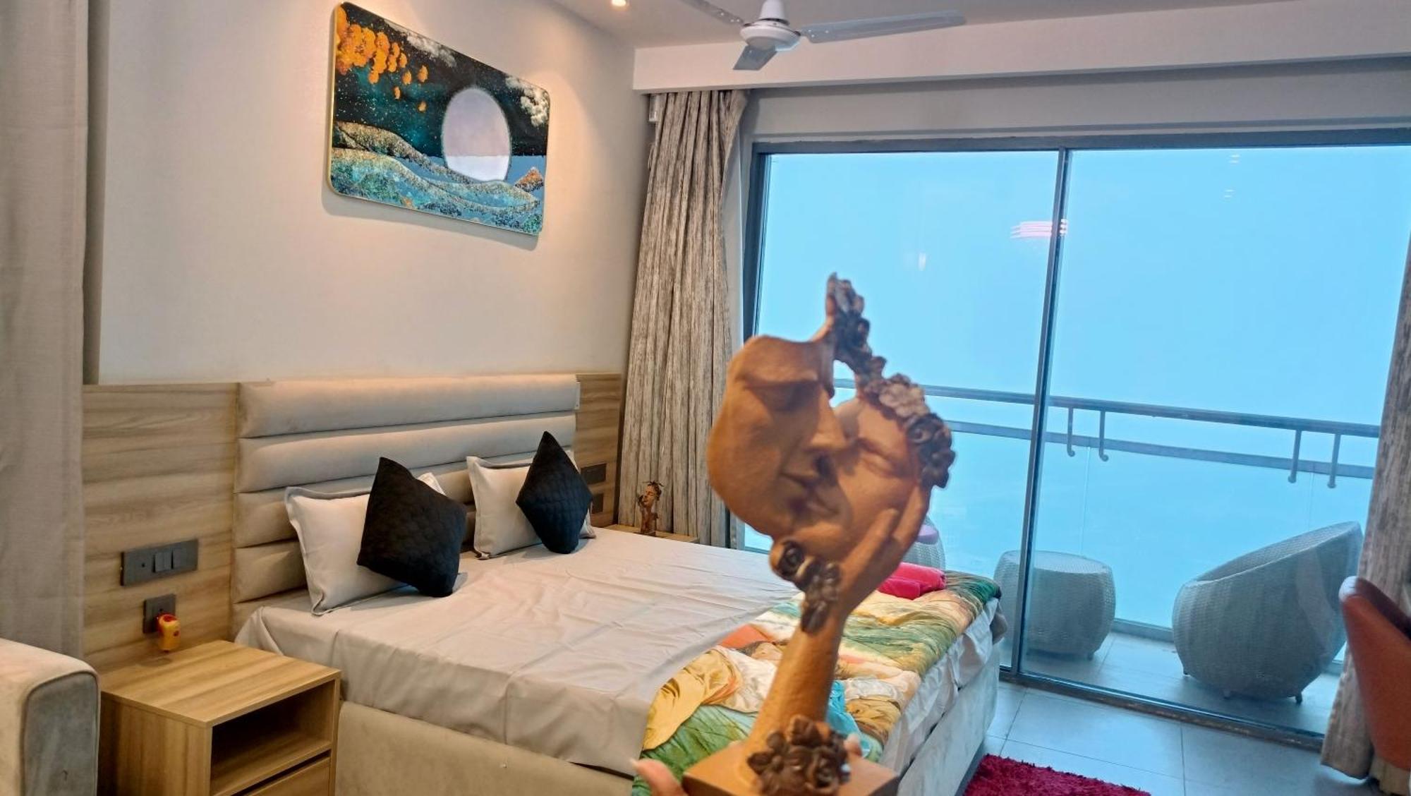 Enjoy Elegant View Supernova With The Lockwoods Apartment New Delhi