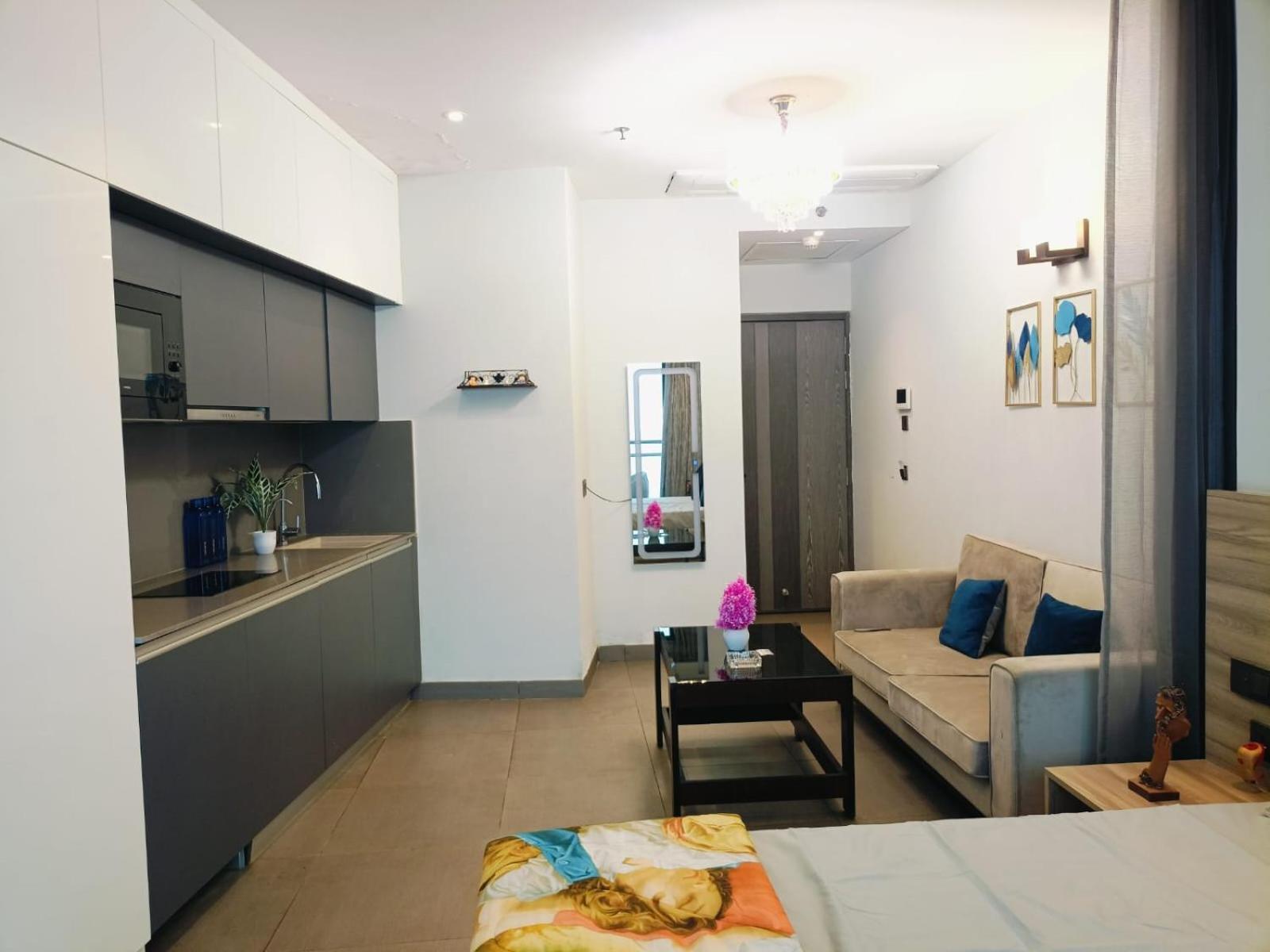 Enjoy Elegant View Supernova With The Lockwoods New Delhi